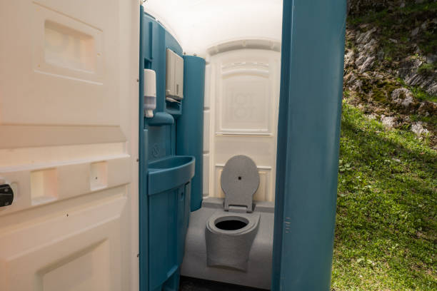Affordable portable toilet rental in Carterville, IL